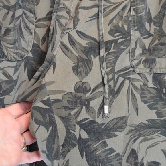 Old Navy Soft Tencel Olive Leaf Print Loose Fit Pull On Joggers, Medium - Picture 5 of 11